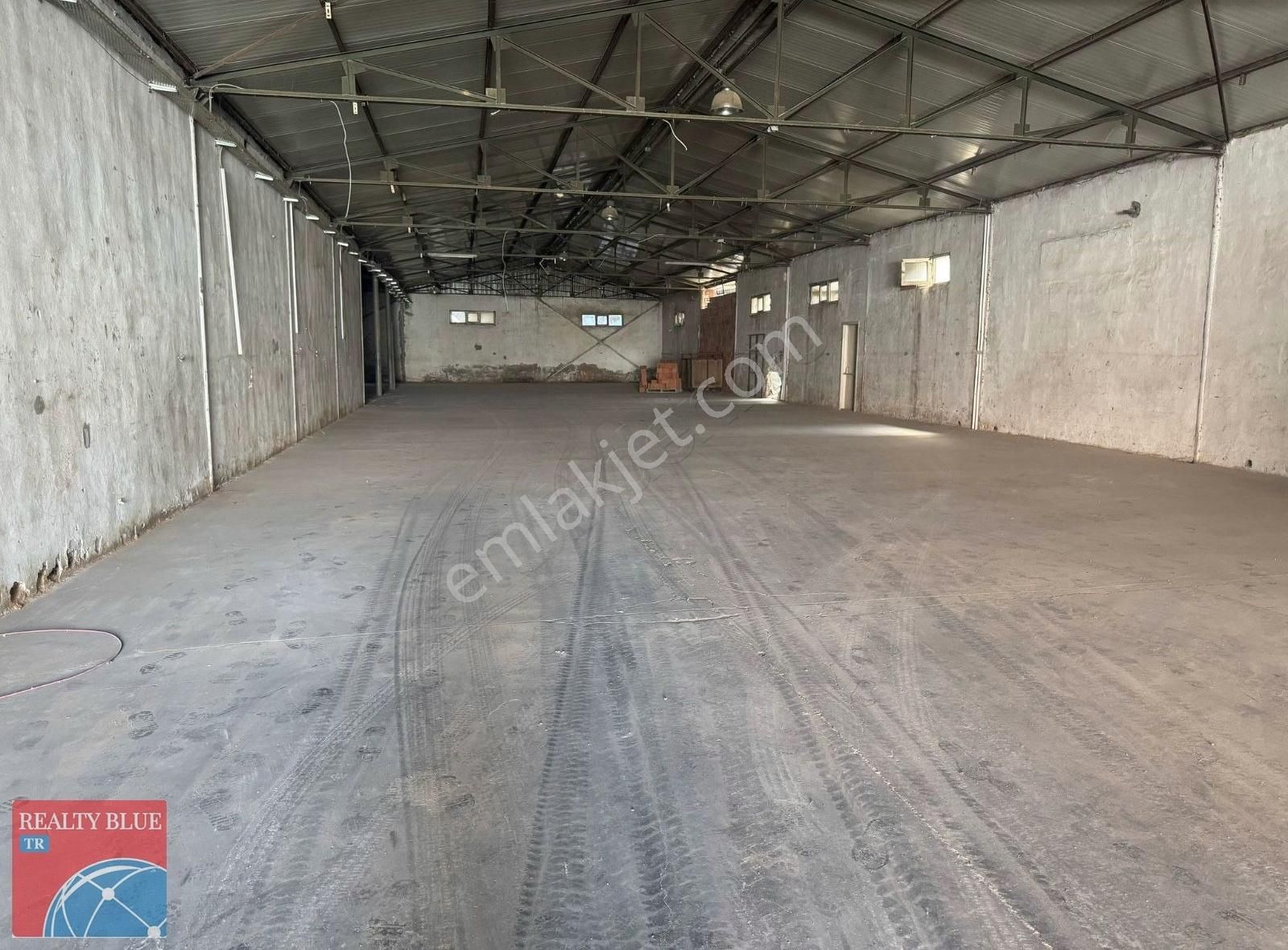 Çelik Çatılı Müstakil Kiralık İşyeri Depo 800m2