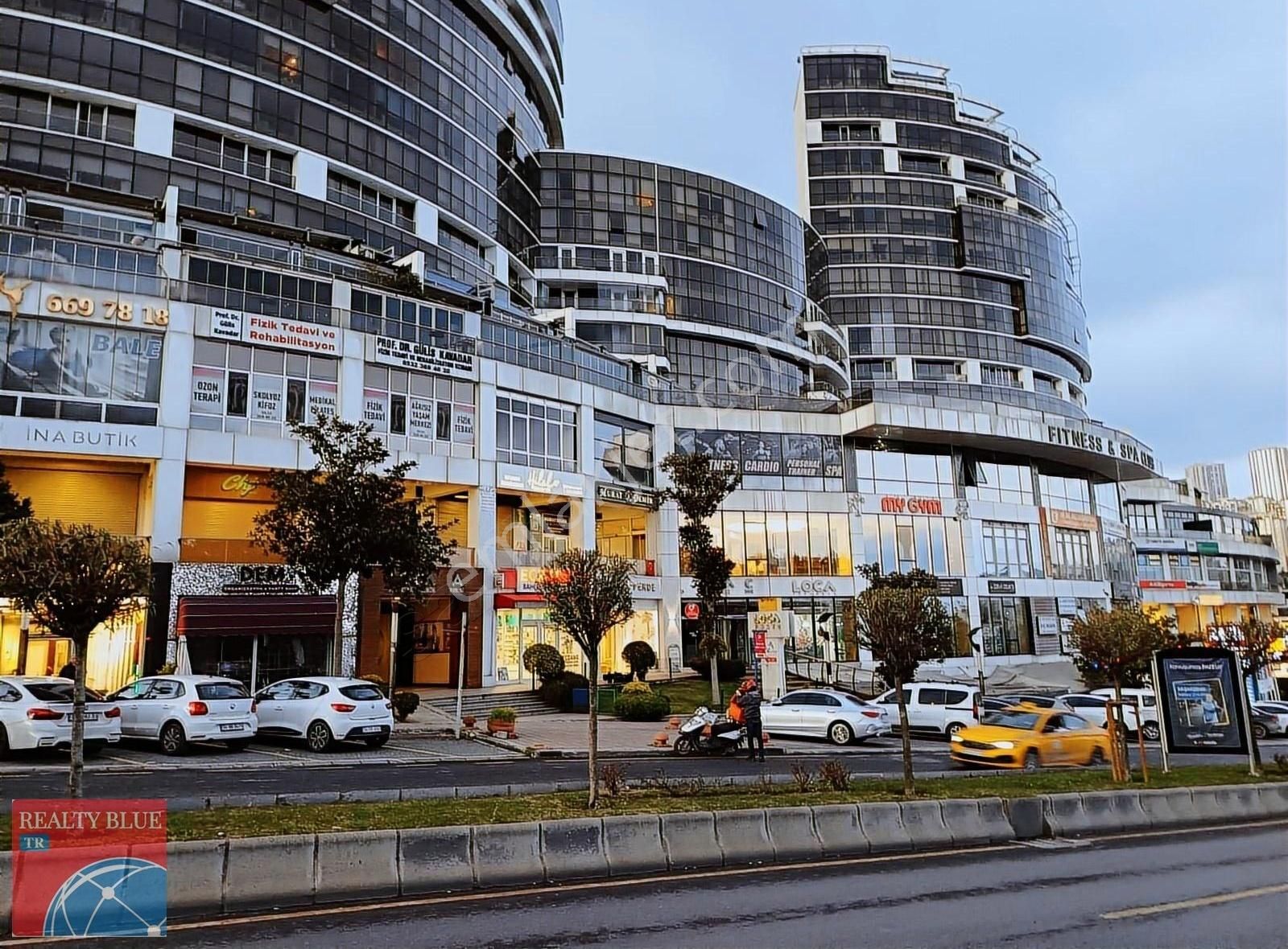 Bahçeşehir 2. Kısım Loca Caddede Satılık Dükkan