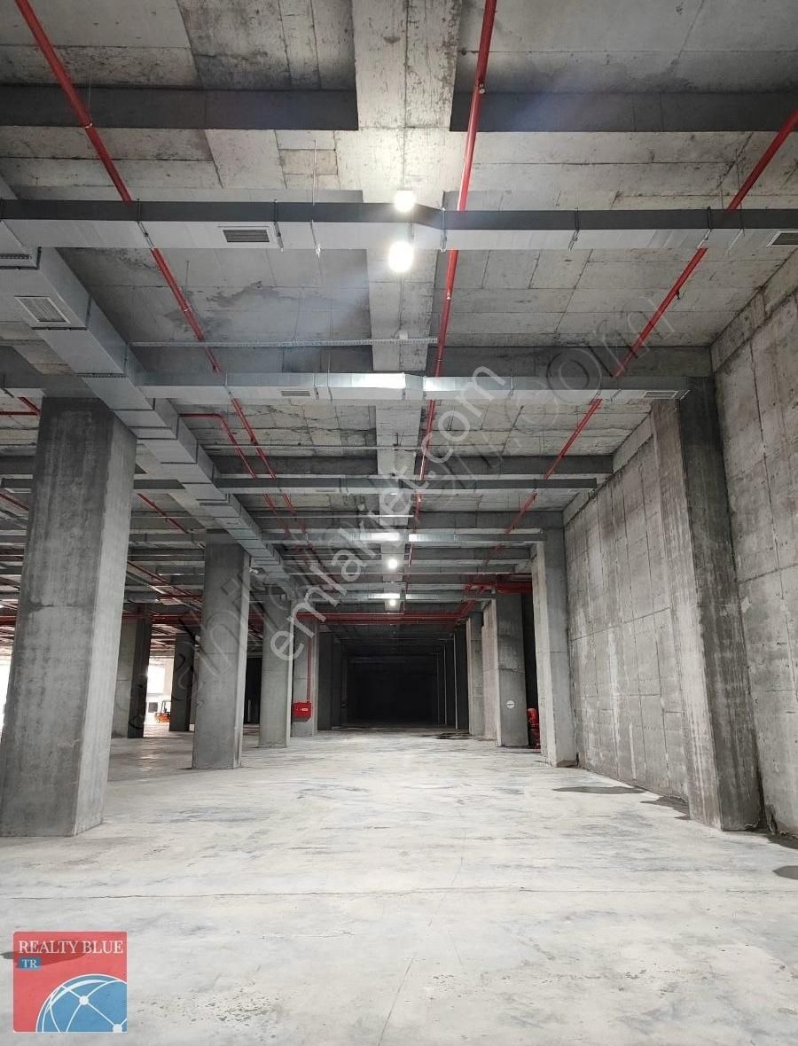 Kiralık 2700 M² Hazır Depo Anayola Yakın Çift Giriş Ve Rampa