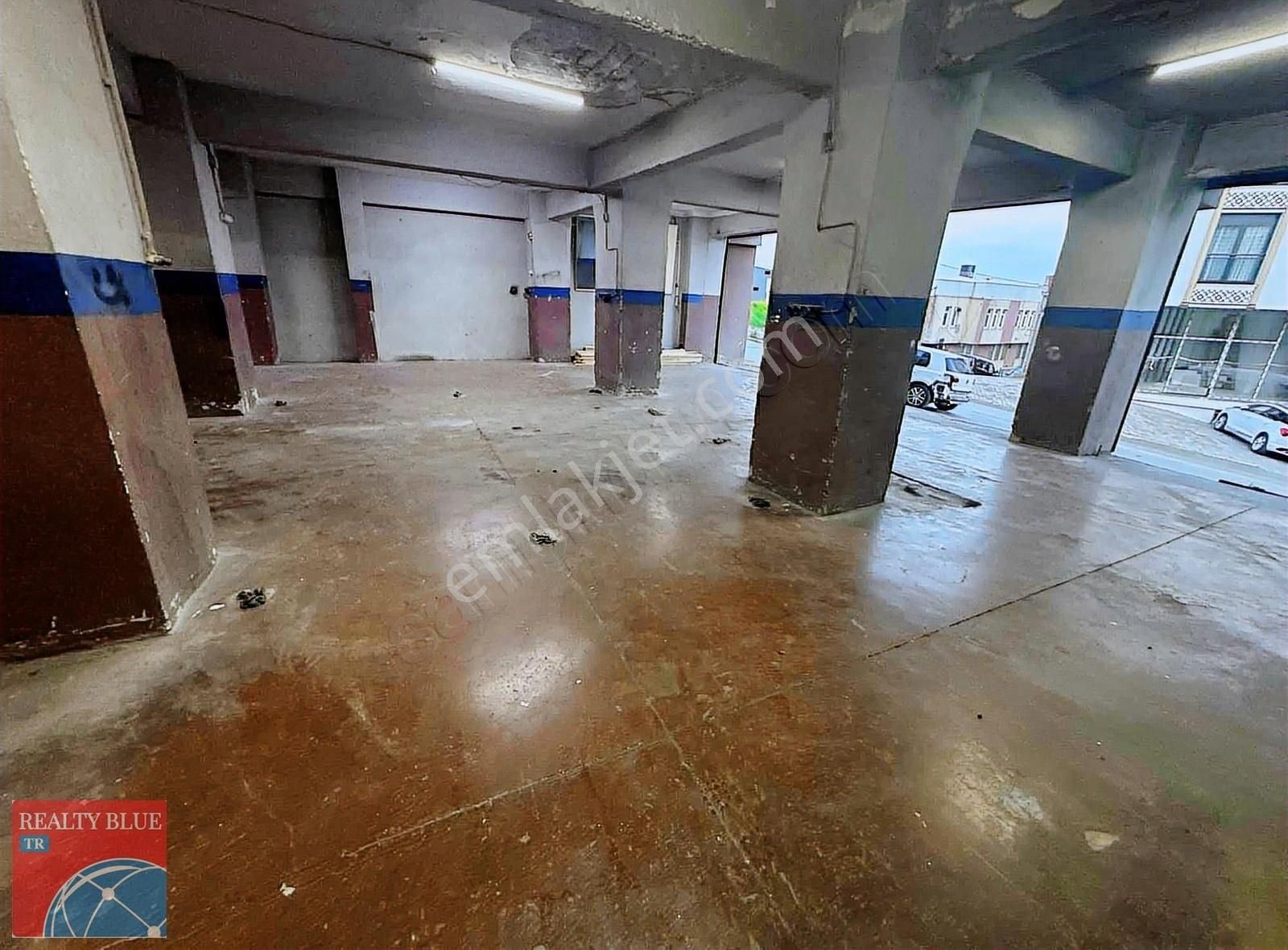 Sultanbeyli Akşemsettin Mah 200 M2 Düz Giriş Dükkan&depo