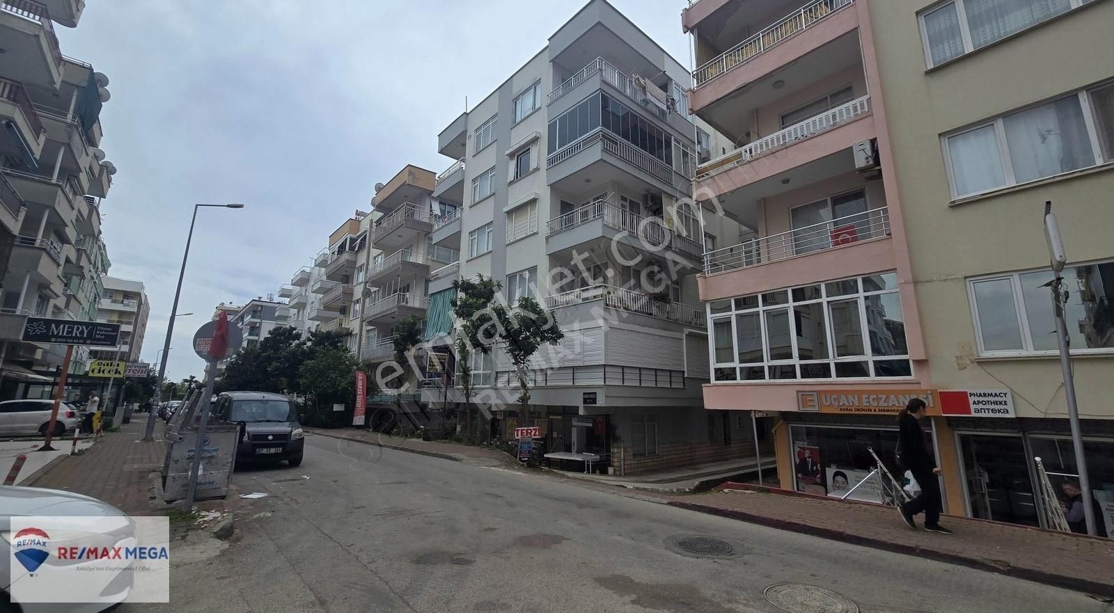 Bahçelievler'de Denize Yakın Asansörlü Satılık 2+1 Daire