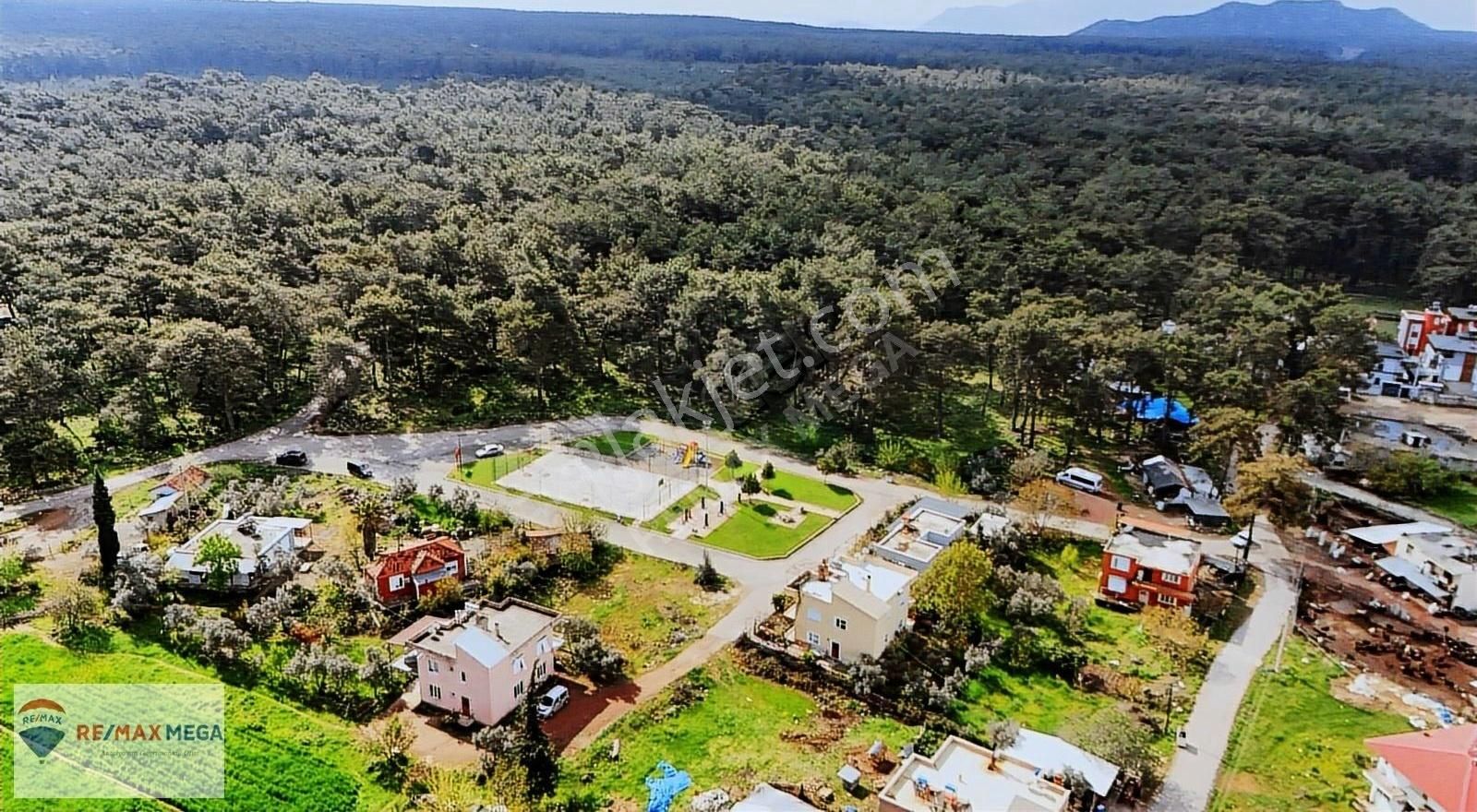 Döşemealtı Karaman'da Orman Manzaralı, Köşe Parsel Villa Arsası