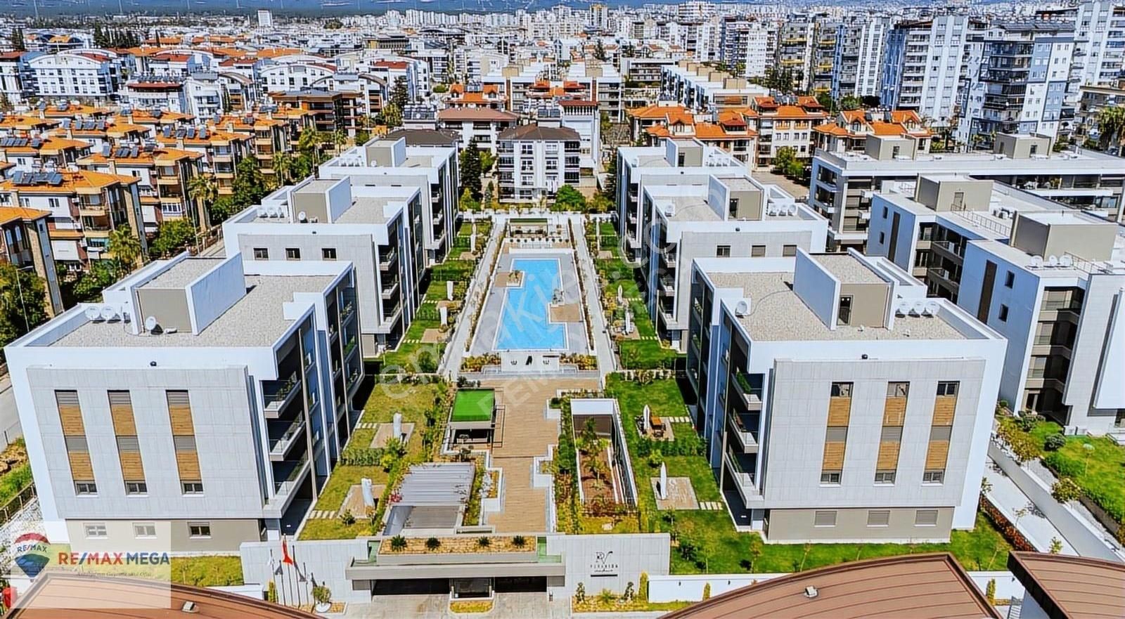 Konyaaltı'nda Kiralık 3+1 Ara Kat Full Donanımlı Site İçerisinde