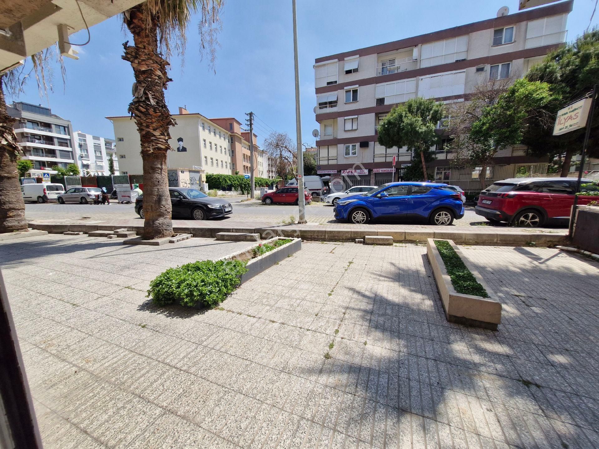 Bostanlı Cadde Üstü ,önü Bahçeli , Wc Li , Yüksek Tavanlı Dükkan