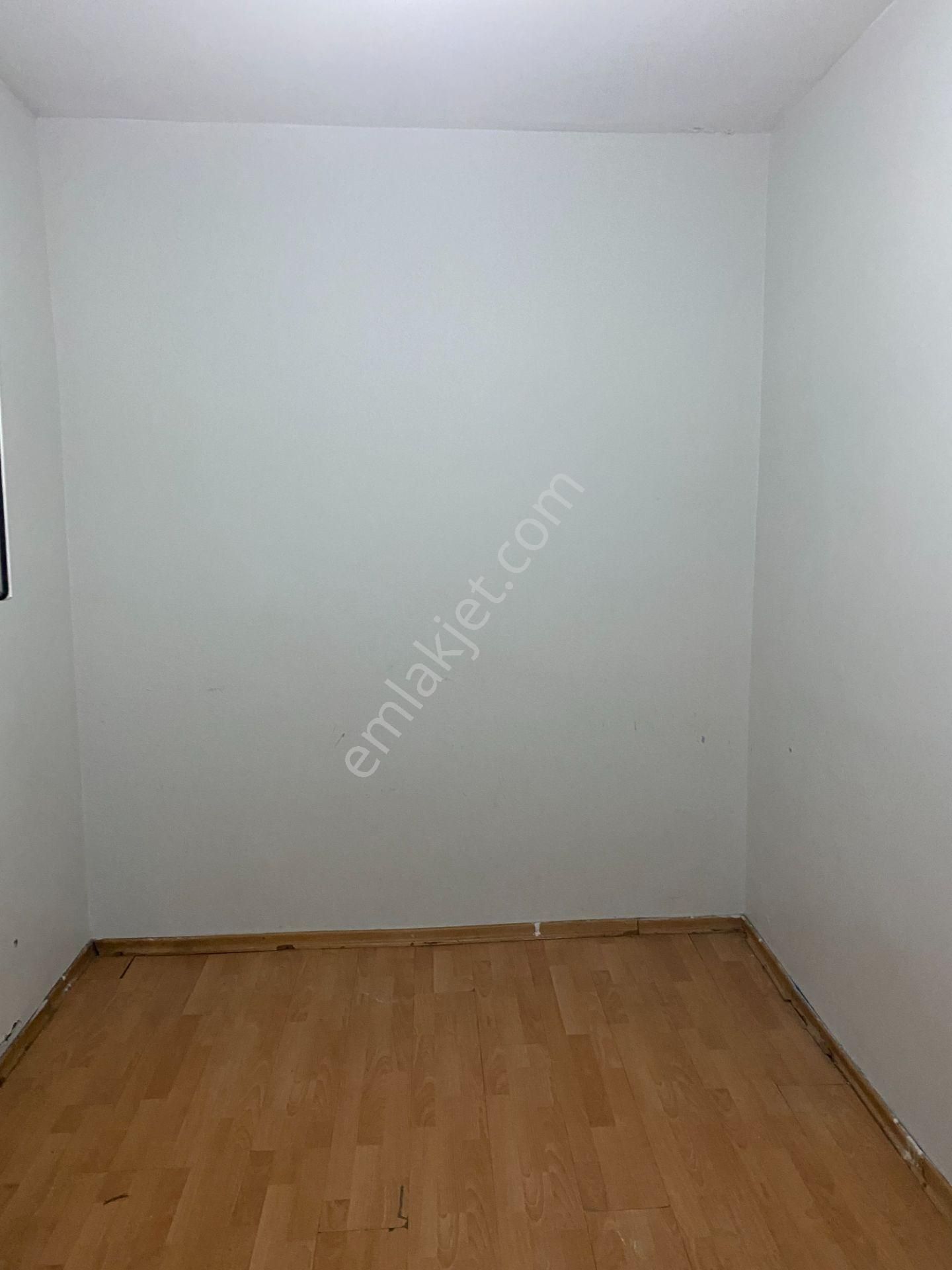 Ümraniye İstiklal Mah Kiralık Daire 3+1 Yabancıya Bekara
