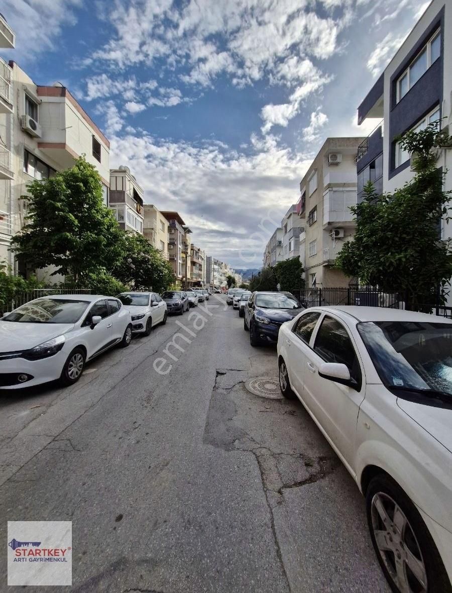 İzmir Karabağlar Esenyalı Mahallesi 3+1 Tadilatlı Satılık Daire