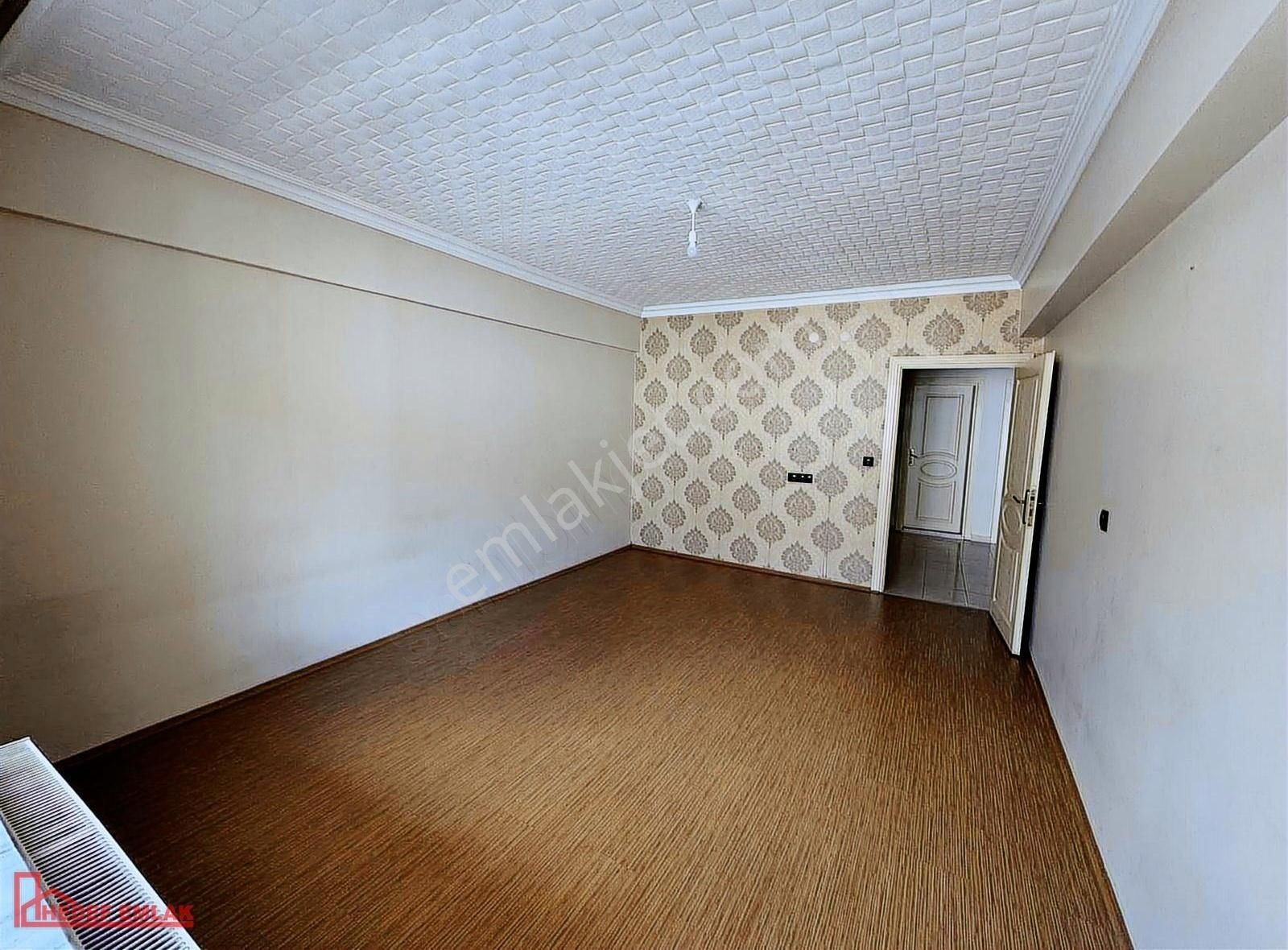Hedef Emlak'tan Çarşı Merkezde 10 Yıllık 3+1 145 M2 Lüx Daire