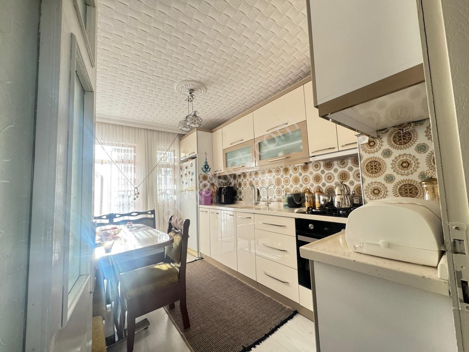 Ascelik"den" 3+1 3 Katta Full Yapili Merkezi Konumda 130 M2 !!!!!