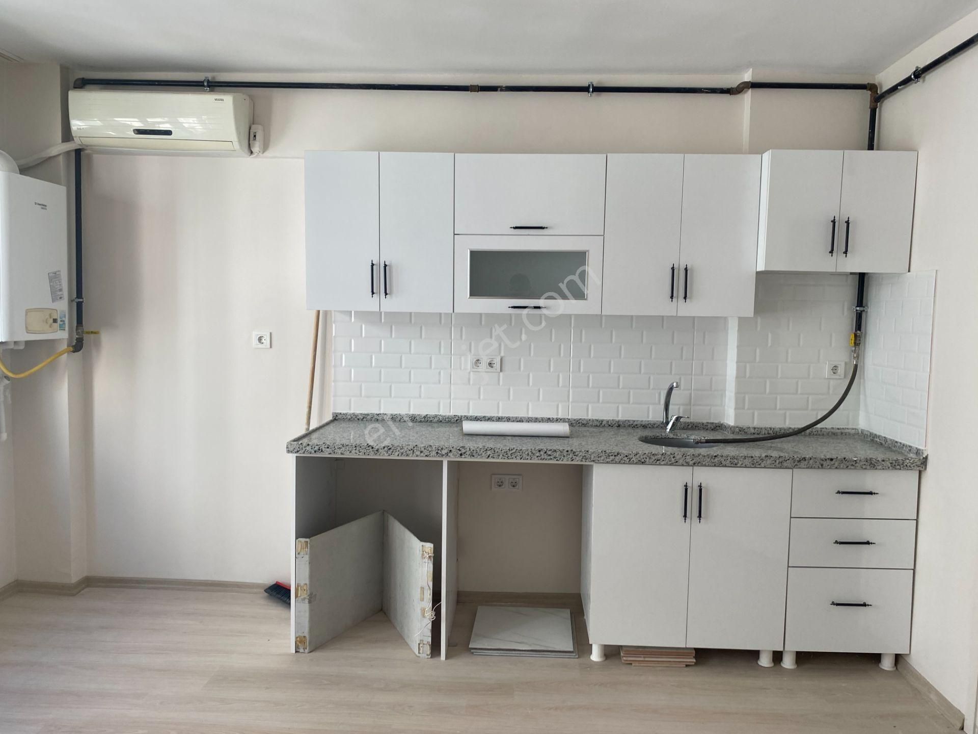 Destan-999 Kocamustafapaşa Meydan-civarı-sk 1+1 Orta2.kat 70m2 Yenilenmiş Boş Açıklama Okuyun