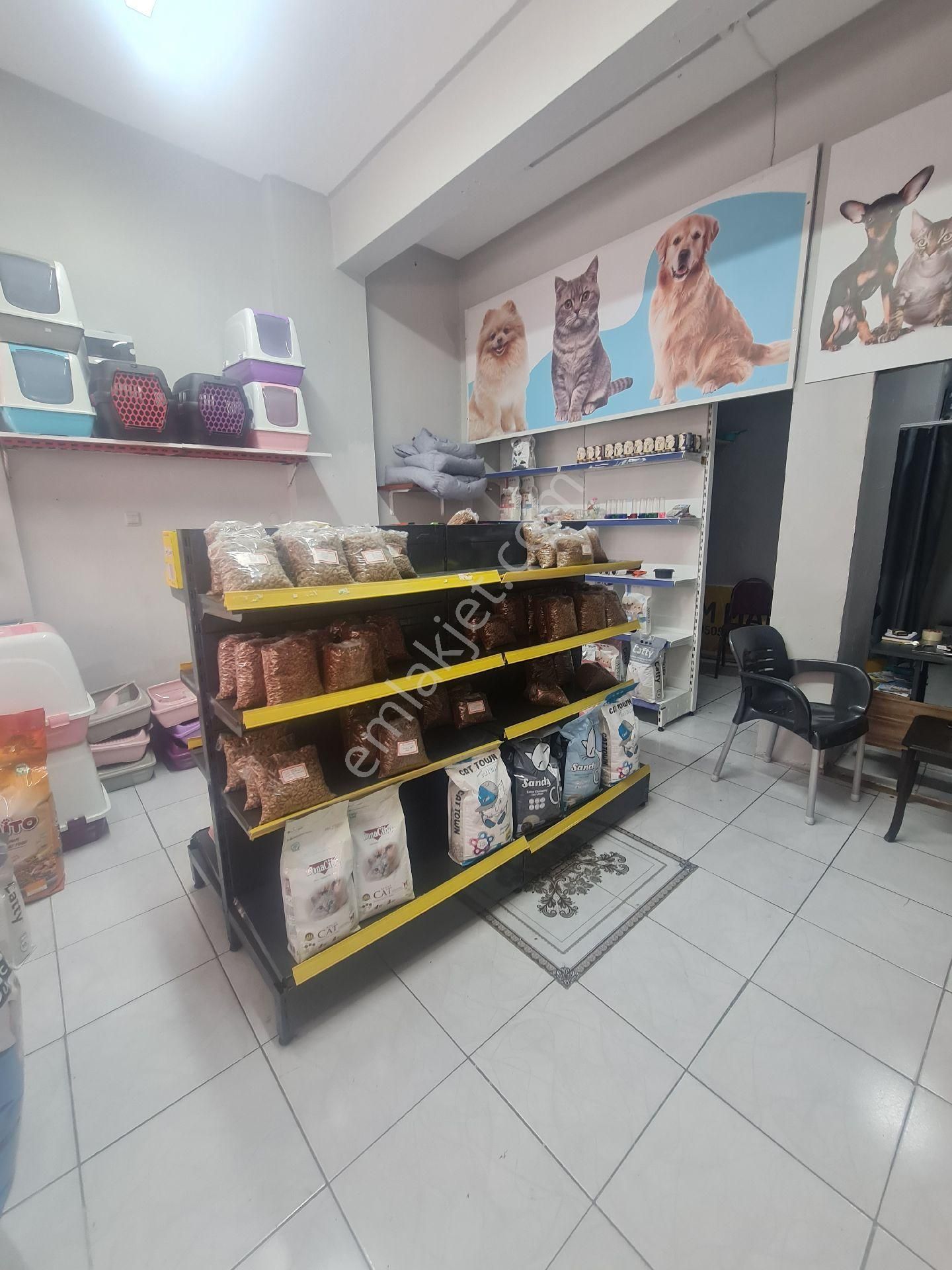 İzmir Konak Atilla Mahallesinde Caddeye Yakın Satılık Dükkan