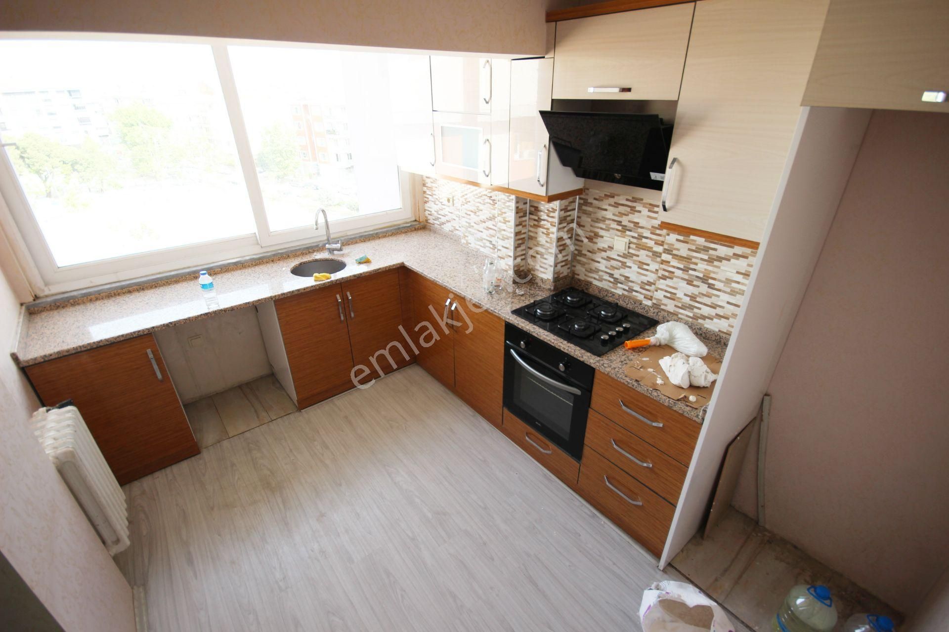 Zirve'den Edremit Merkezde Çarşı İçinde Asansörlü Masrafsız Kombili 2+1 Daire