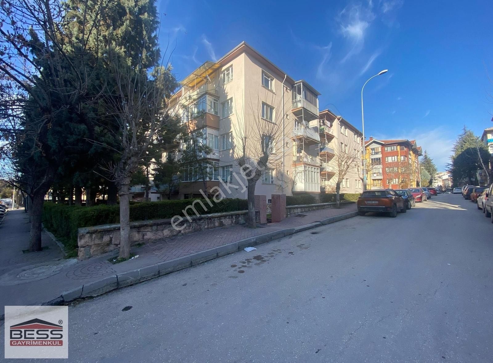 Bess'den Akarbaşı Mahallesi Çardak Sitesinde Satılık 3+1 Daire