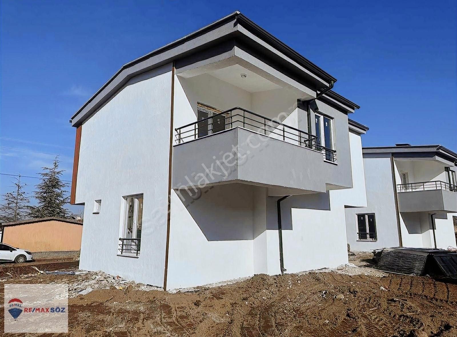 Remax Söz'den Hacılar Akdamda Satılık Sıfır Villa