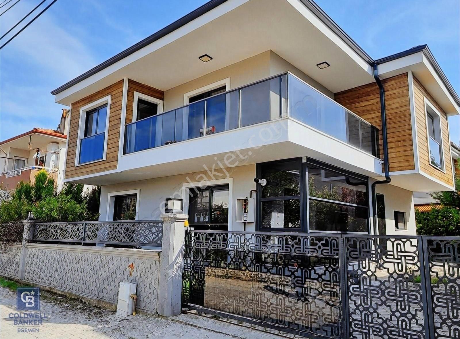 Menteşe Ortaköy'de Satılık 4+1 Lüks Villa