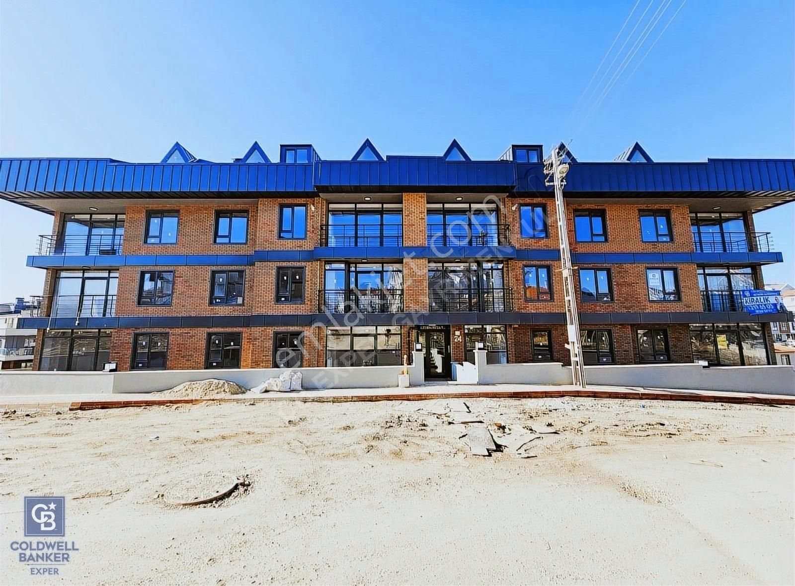 İncek Taşpınar'da Yeni Bina'da Kiralık Eşyalı 1+1 Köşe Tip Daire