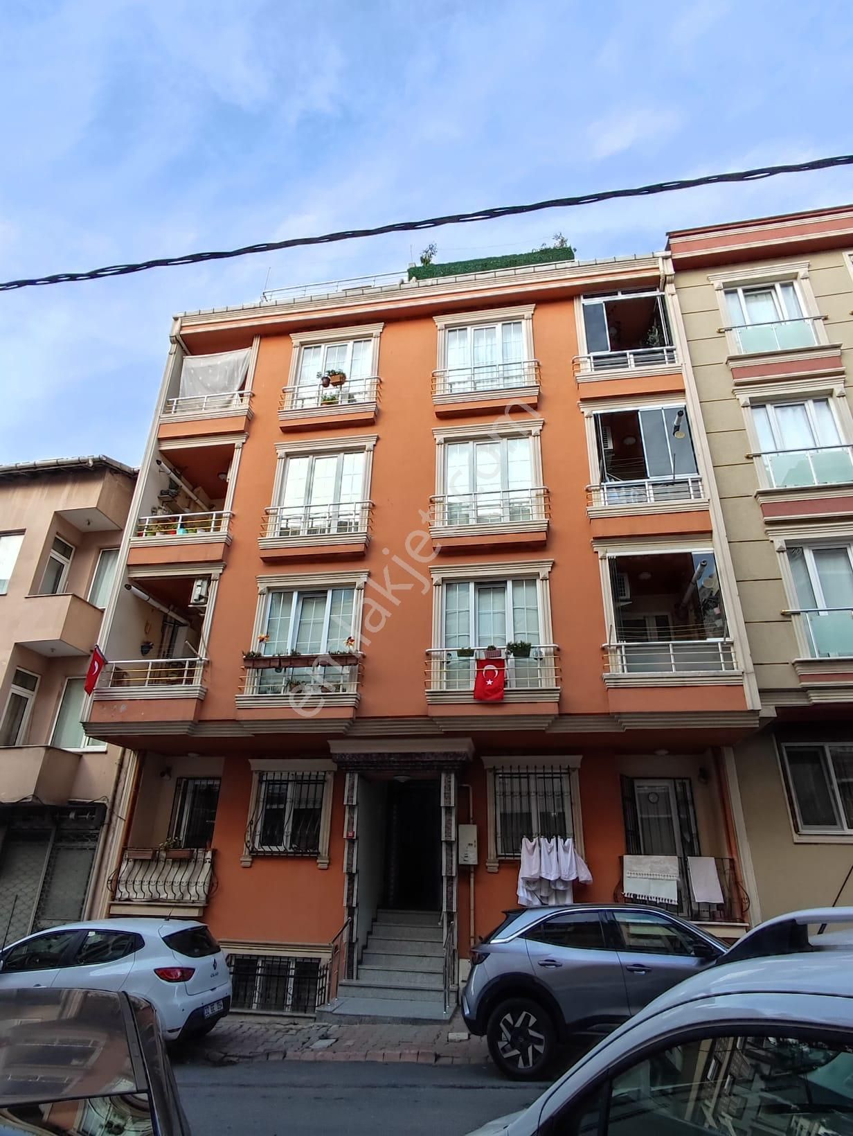 Ümraniye Çarşıda Metroya 350 Metre Mesafede Kiralık 2+1 Daire
