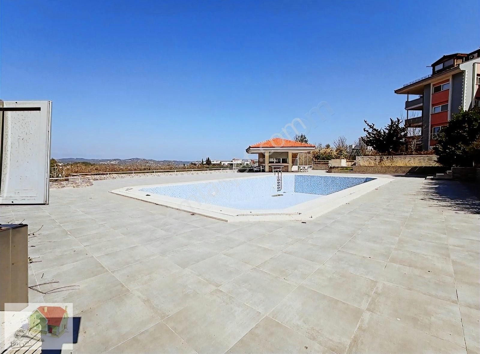 Şehrin İçin'de Villa Tadın'da Havuzlu Güvenlikli Bahçe Katı 3+1