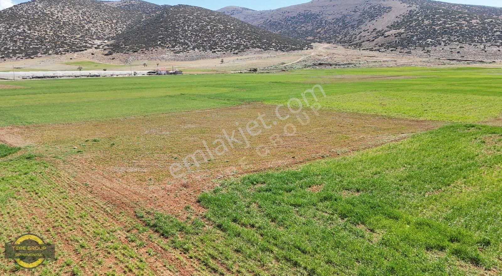 Antalya Elmalı Bozhüyük'te Mahalle Merkezine Yakın Satılık Tarla