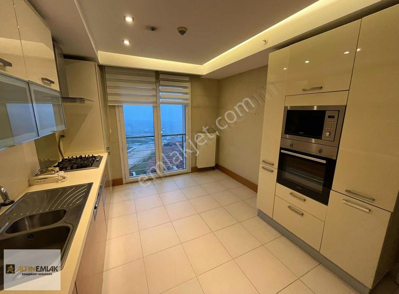 Kiralık Pelican Hill Evleri Göl Manzaralı Temiz 3+1 Daire!!!!