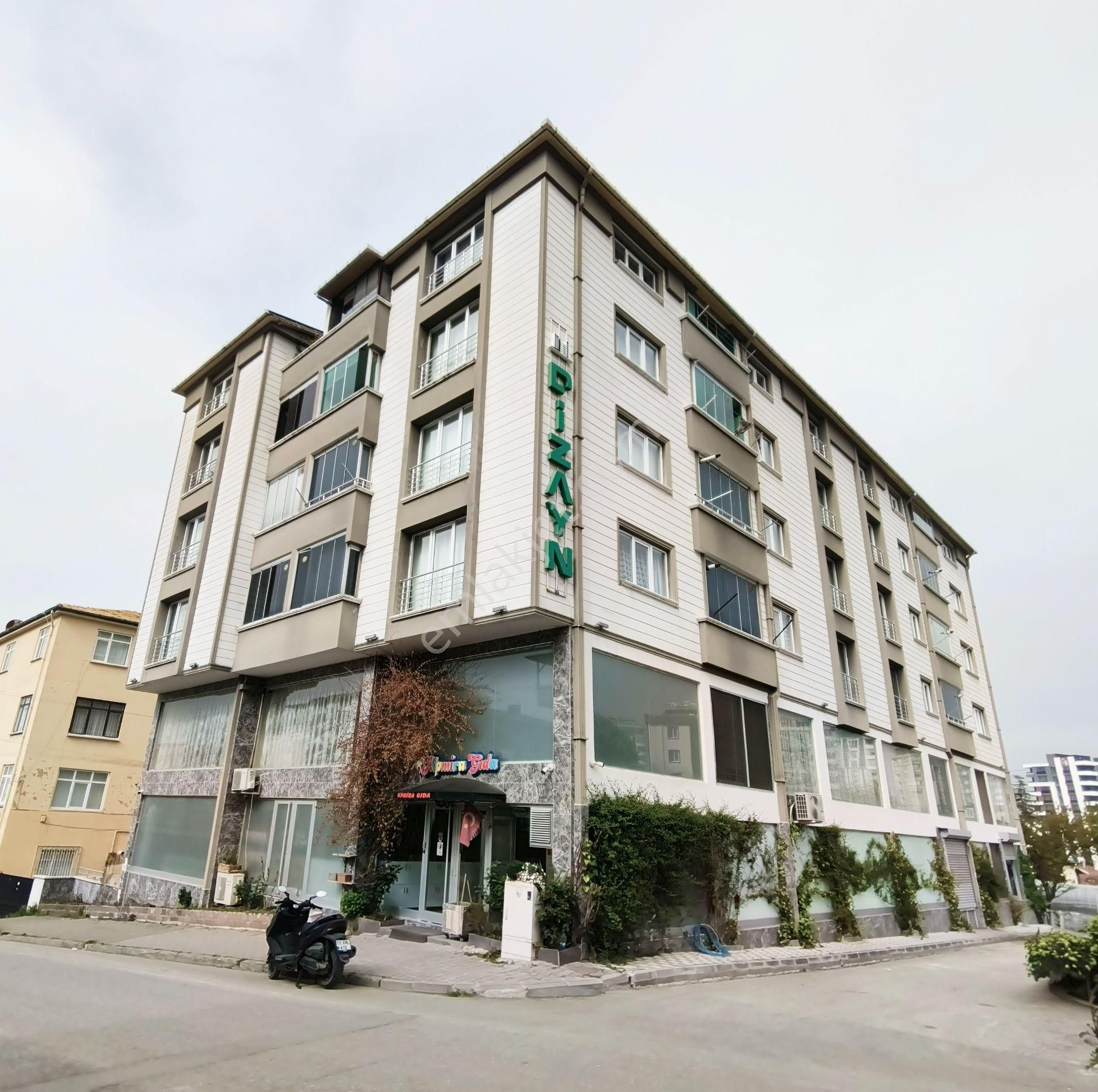 Cengiz Topel Caddesi Üzerinde Deniz Manzaralı Satılık 5+2 Dublex