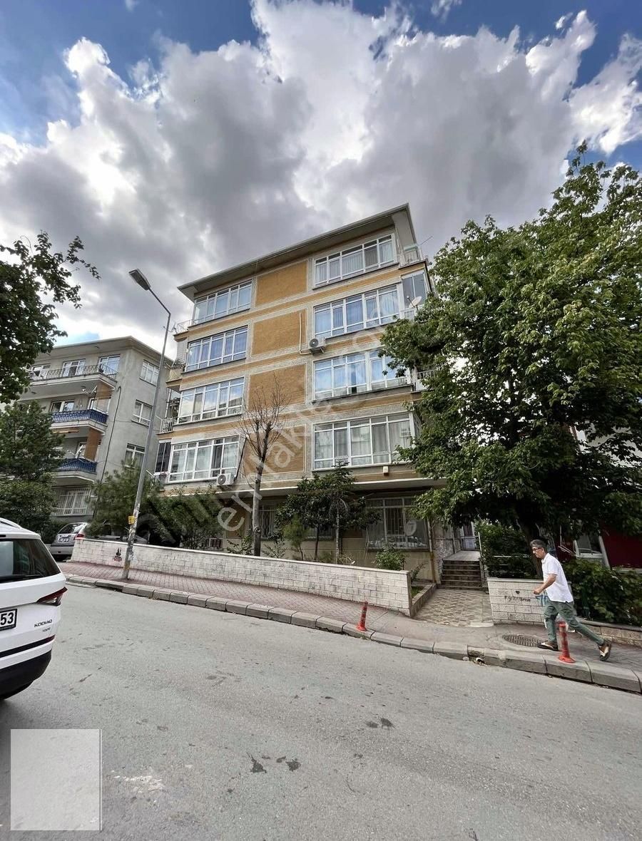 Yaprak Sokak'ta Kıralık 2+1 Daire