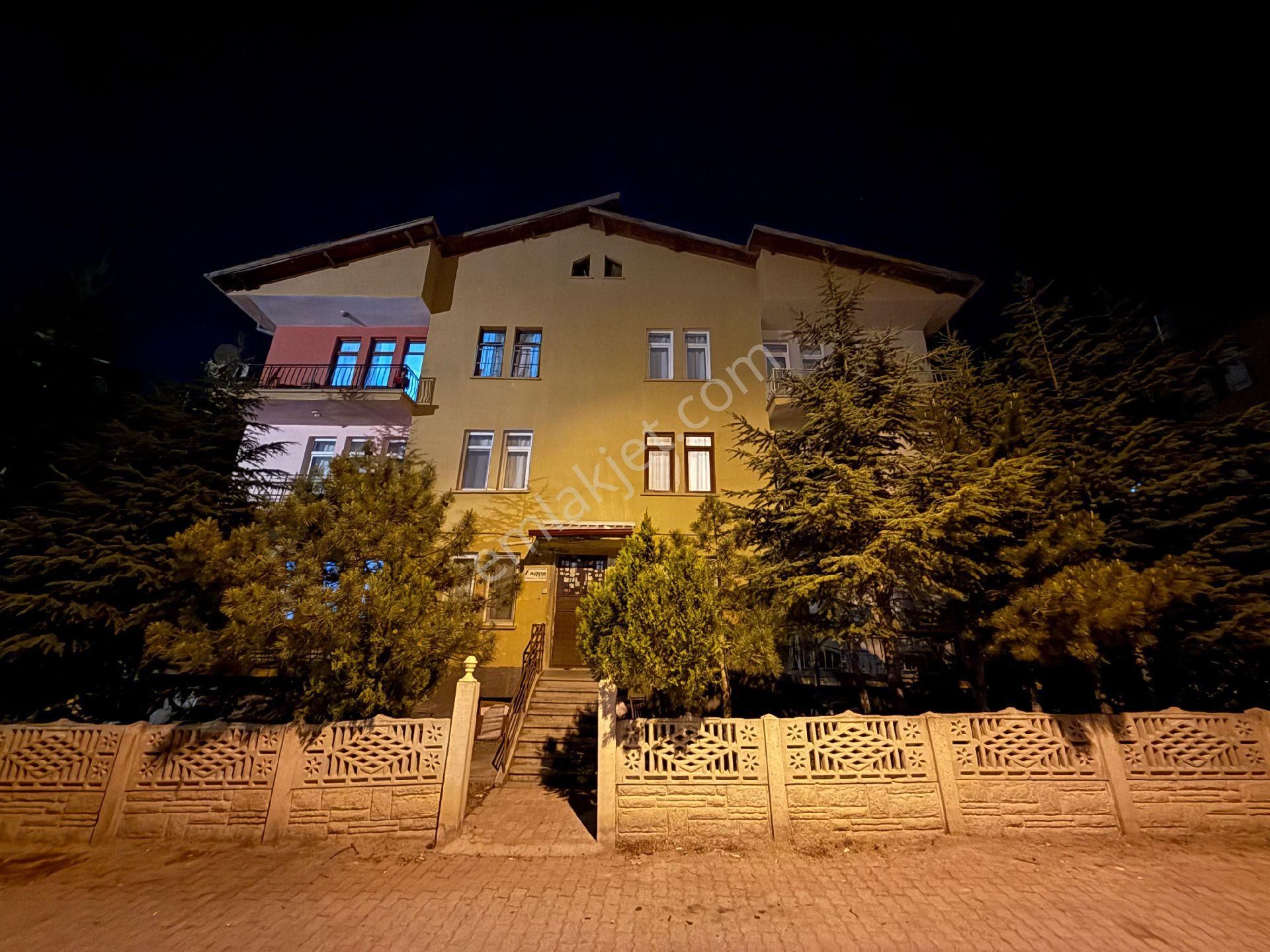 Ahmet Yesevi Cad. Site İçi 3+1 Satılık Daire✅