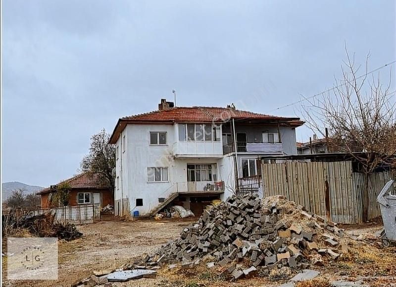 Denizli Bekilli'de Satılık Müstakil Ev Ve Arsası