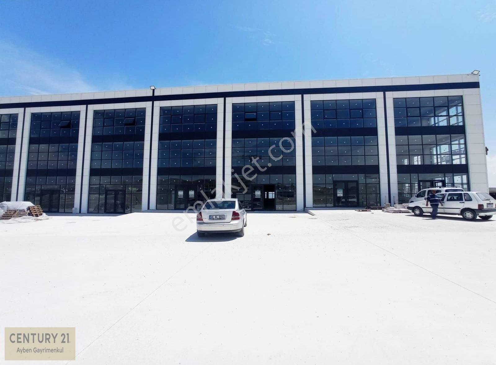 İvedik Anteks'te Her İşe Uygun 3 Katlı Depolu 1200 M2 Dükkan
