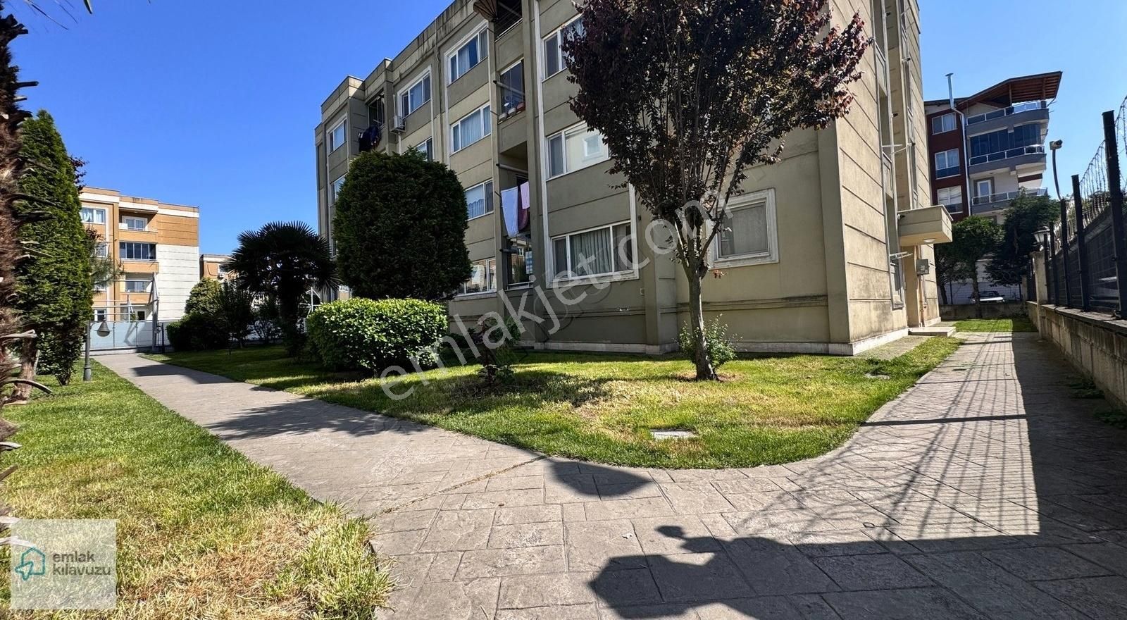 Kavanium Sitesinde Çarşı Tarafında 2+1 Satılık Daire