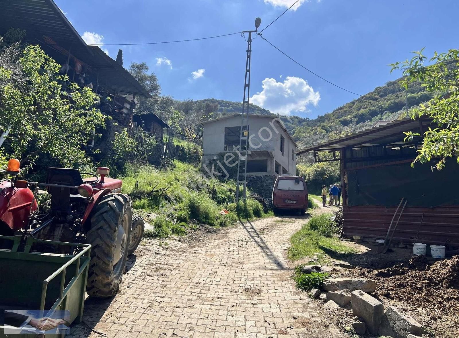 Tirenin En Güzel Köylerinden Olan Eğridere'de Fırsat Taş Ev