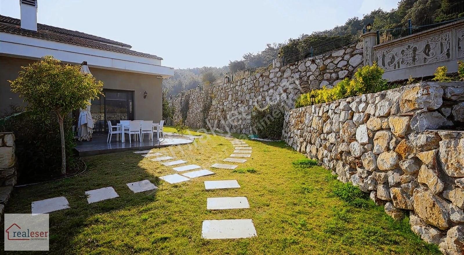 Urla Çeşmealtı Denizli Mahallesi Emsalsiz Malikane