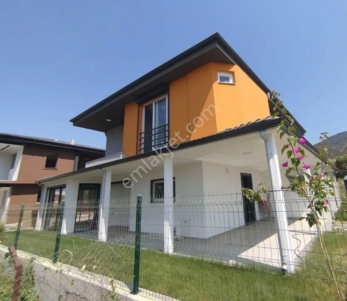 Kuşadası Güzelçamlı'dayolun Altında Sıfır Emsallerinin Altında Satılık