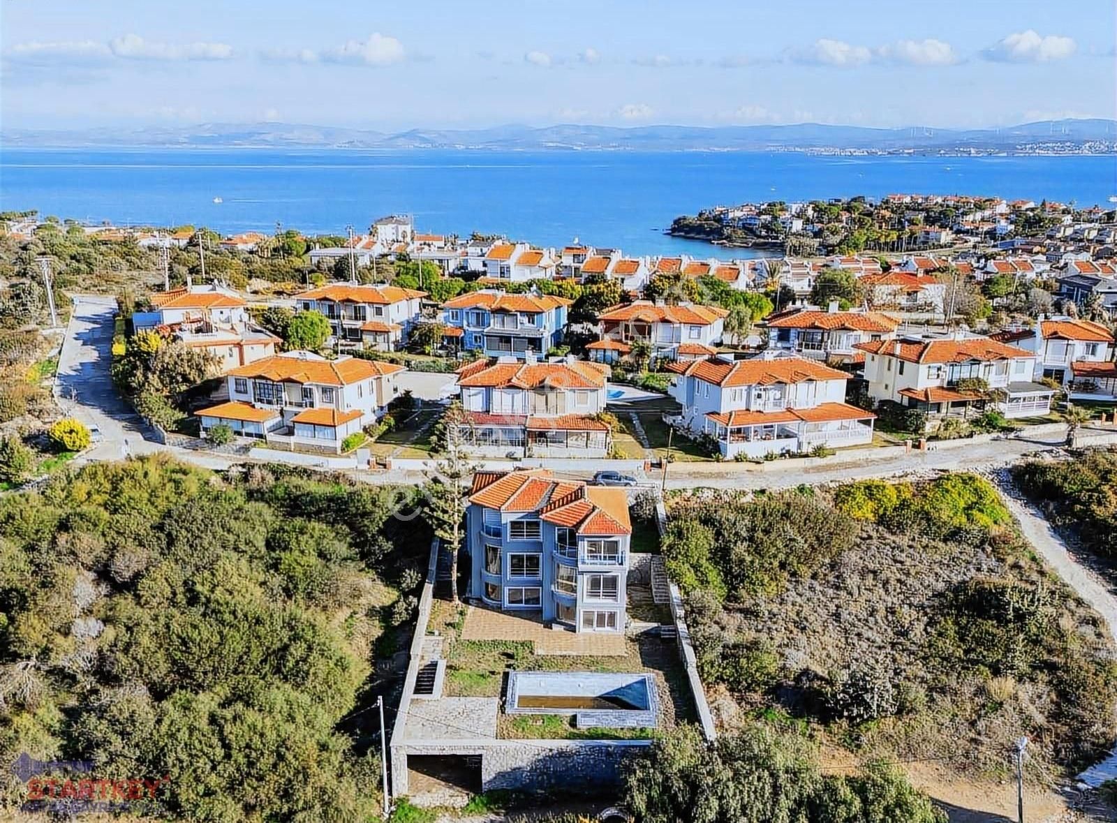 Çeşme Kupon İki Tane İkiz Villa Satılık