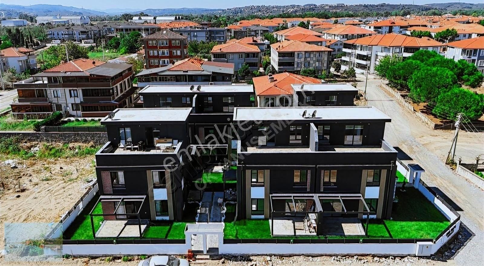 Kalabalıktan Trafikten Sıkılanlara Bahçeli Villa