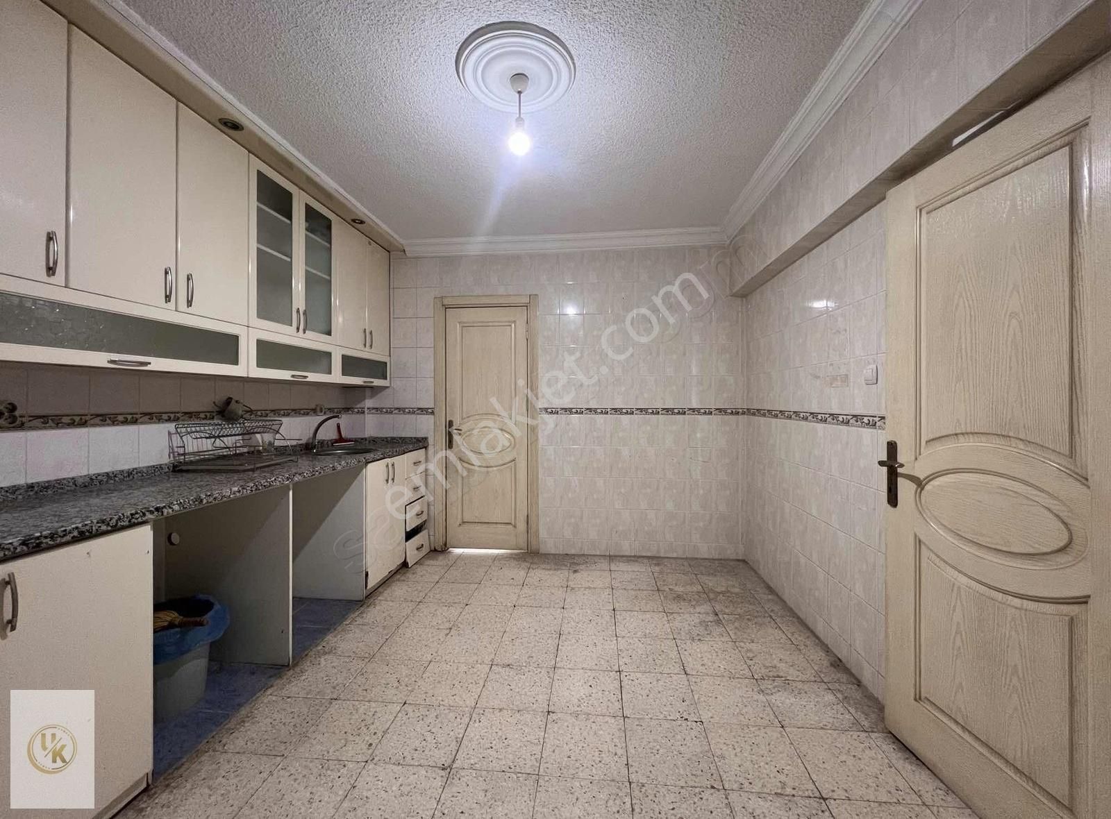 Yeşilyurtta Site İçi 3+1 K.mutfak Geniş Oturumlu Güney Cephe