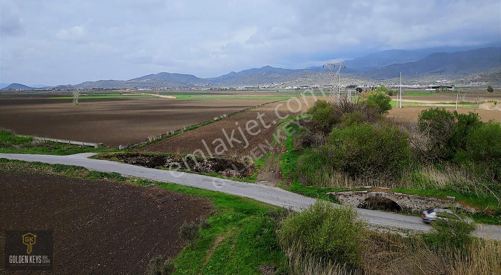 Bergama Bağlar Mevkii Şehir Merkezine Yakın Tarıma Uygun Arazi