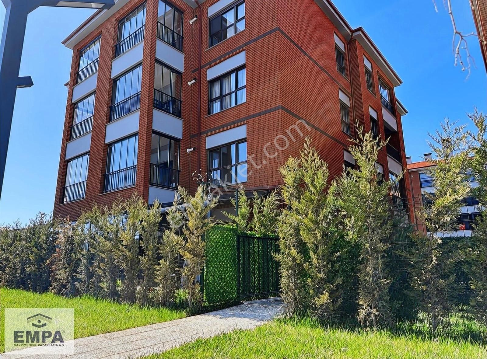 Empa'dan Şehrin Kalbi Kızılyer'de 4+1 210m² Kiralık Sıfır Daire