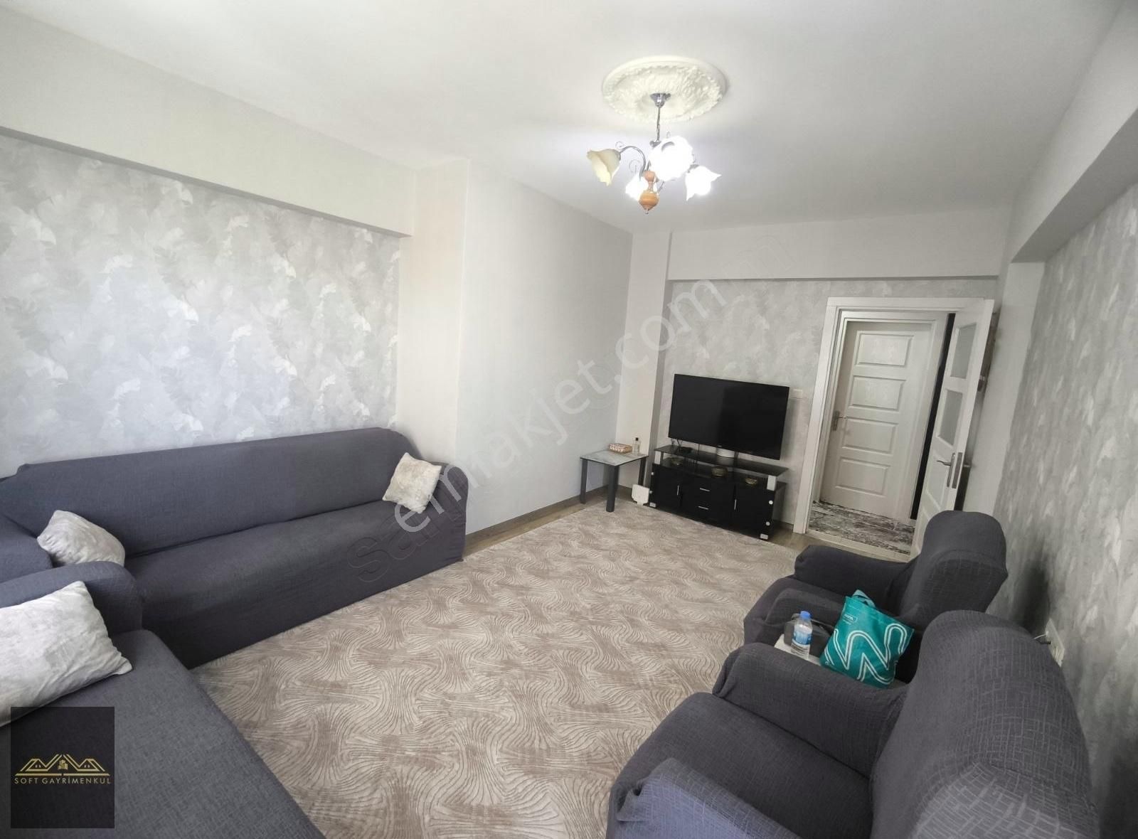 Softdan Beykent'de Özel Tasarım Ful Duvar Kağıtlı 3+1 Daire