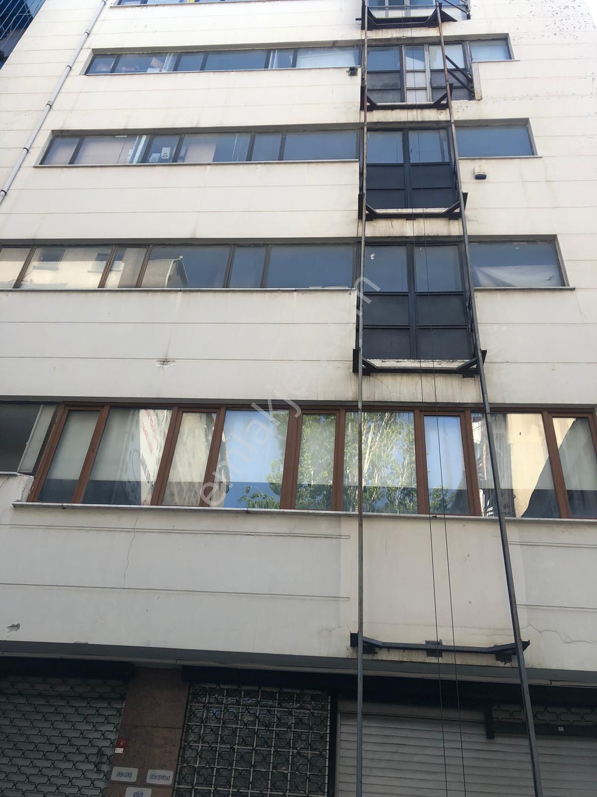Bahçelievler Çoban Çeşmede Kiralık İş Hanı400 M