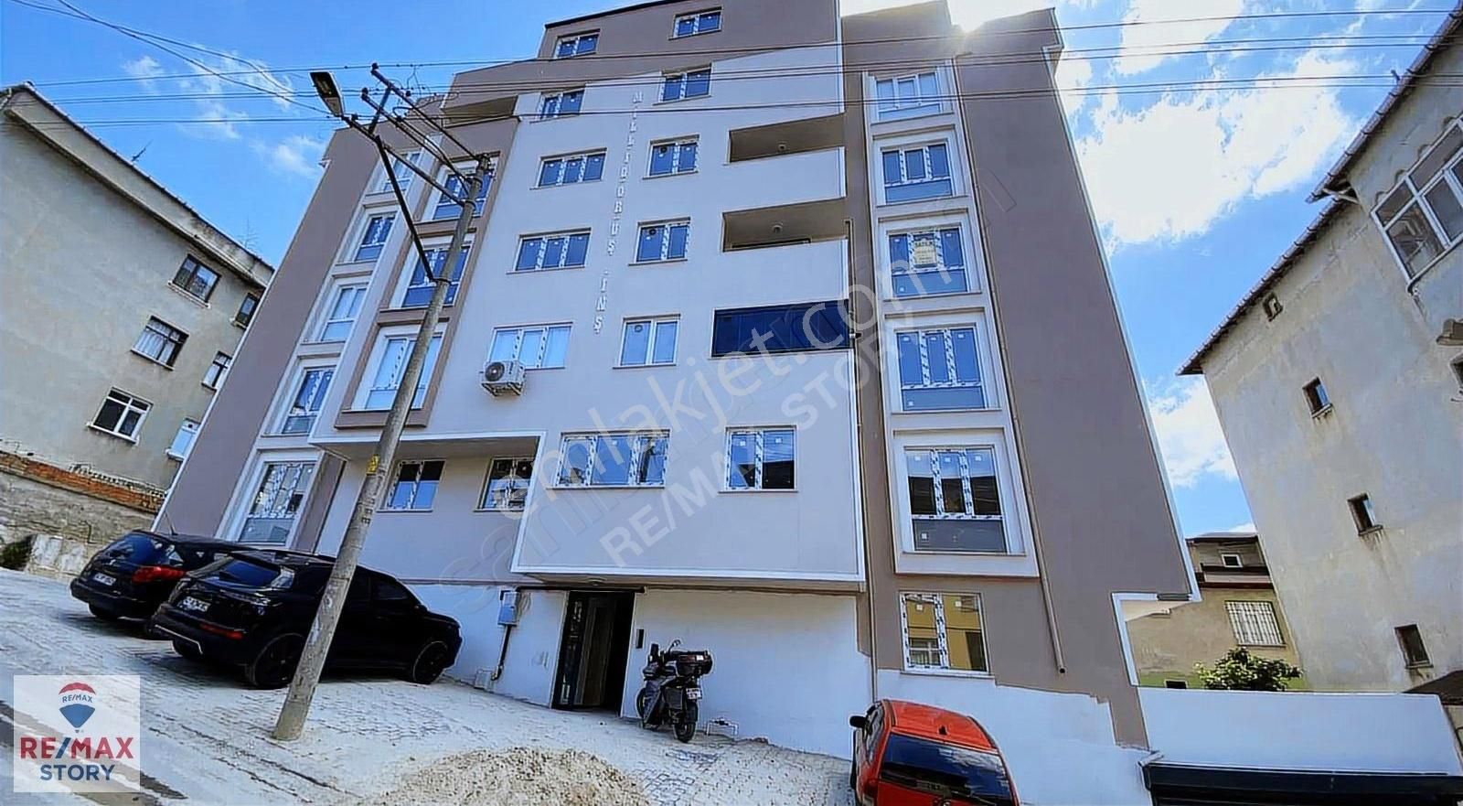 Çayırova Yenimah.arakat Asansörlü Sıfır Kap.oto. Satılık2+1daire