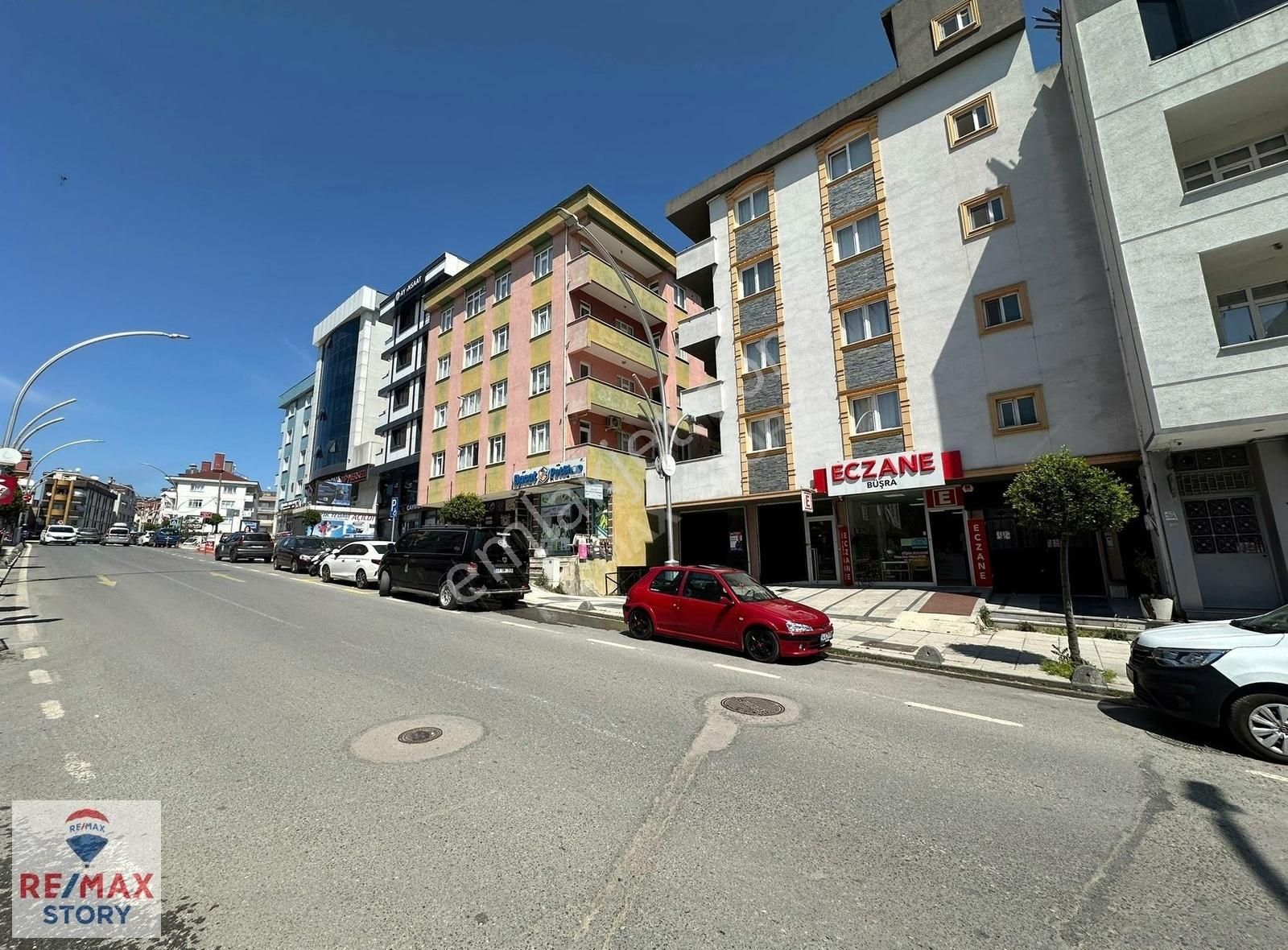 Çayırova Özgürlük Adnan Kahveci Caddesinde 100 M2 Kiralık Dükkan