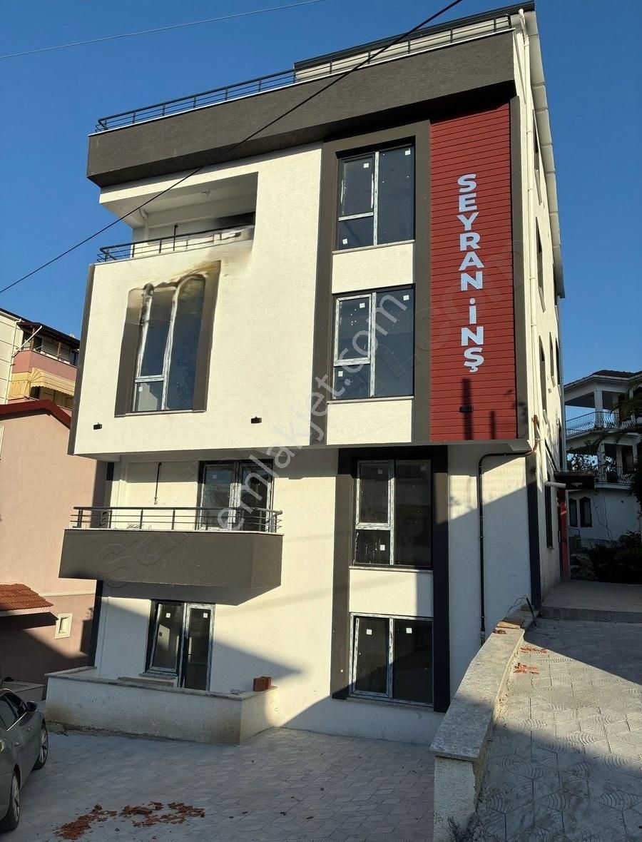Kocaeli Gölçük'te Deniz Manzaralı Çatı Ve Bahçe Dubleks'ler