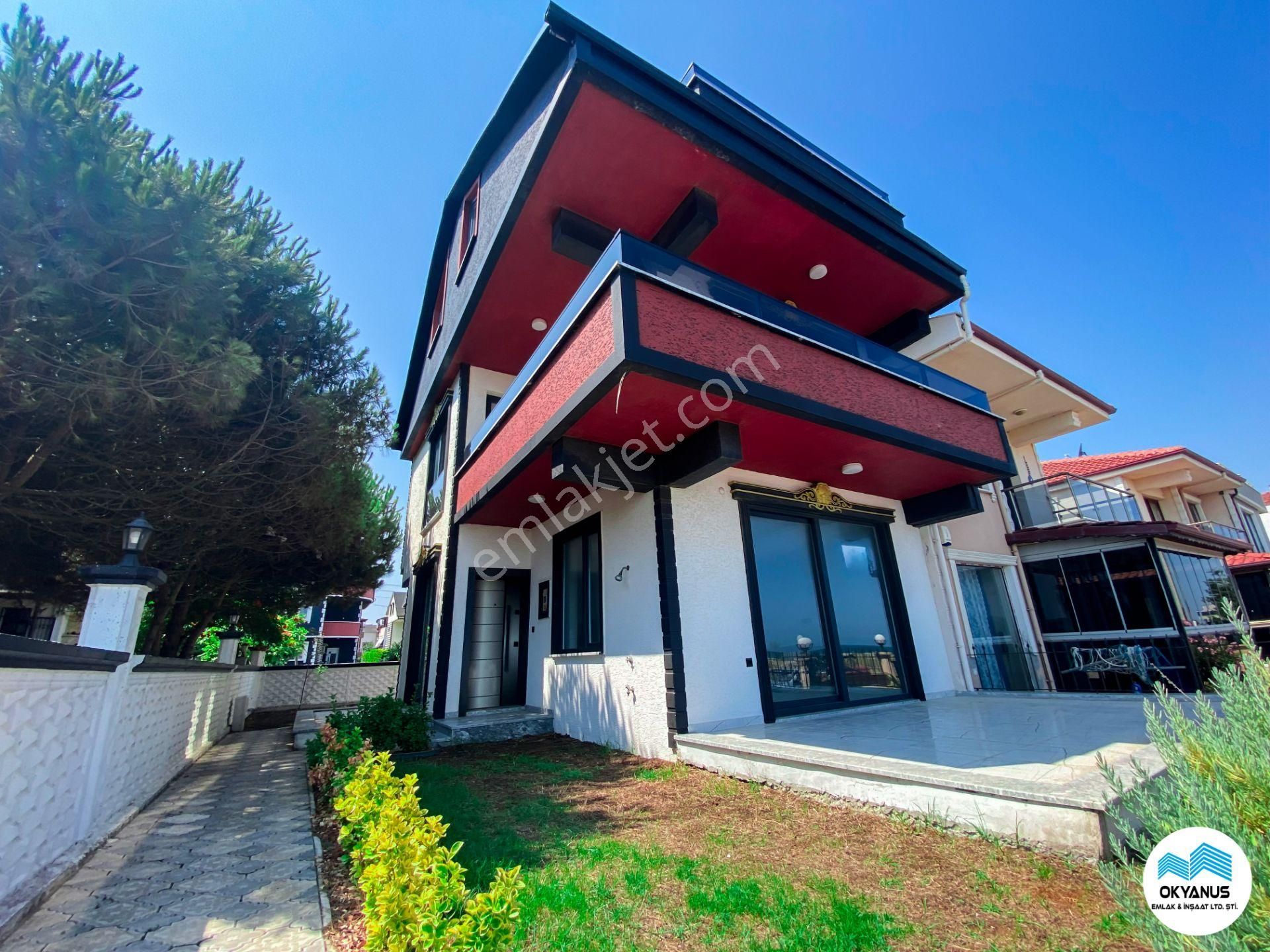 🌅 Güne Deniz Manzarasıyla Başlayın! Kocaali’de Denize Sıfır Müstakil Bahçeli Villa