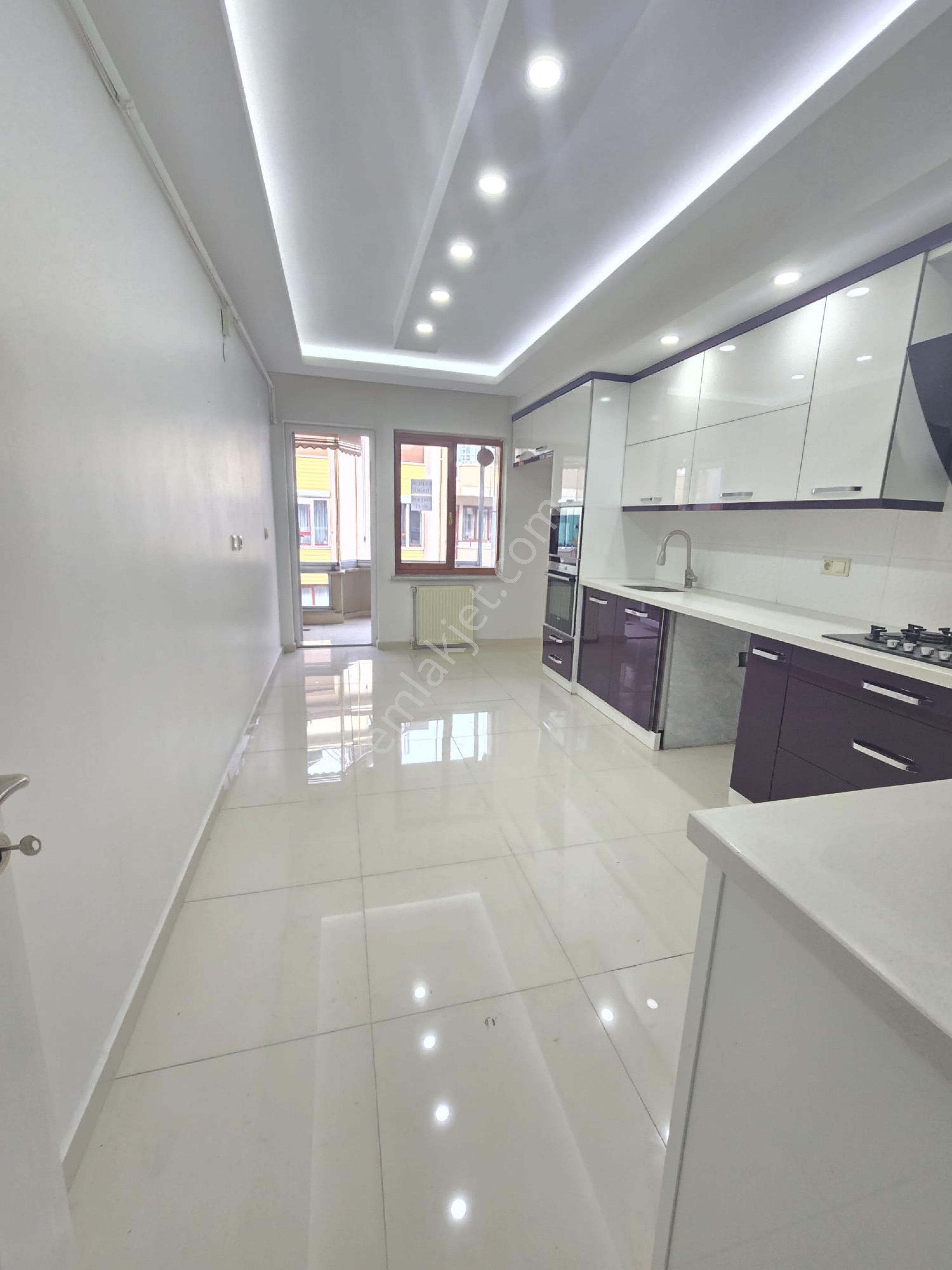 Isparta Merkezde Satılık 3+1 180 M2 Daire
