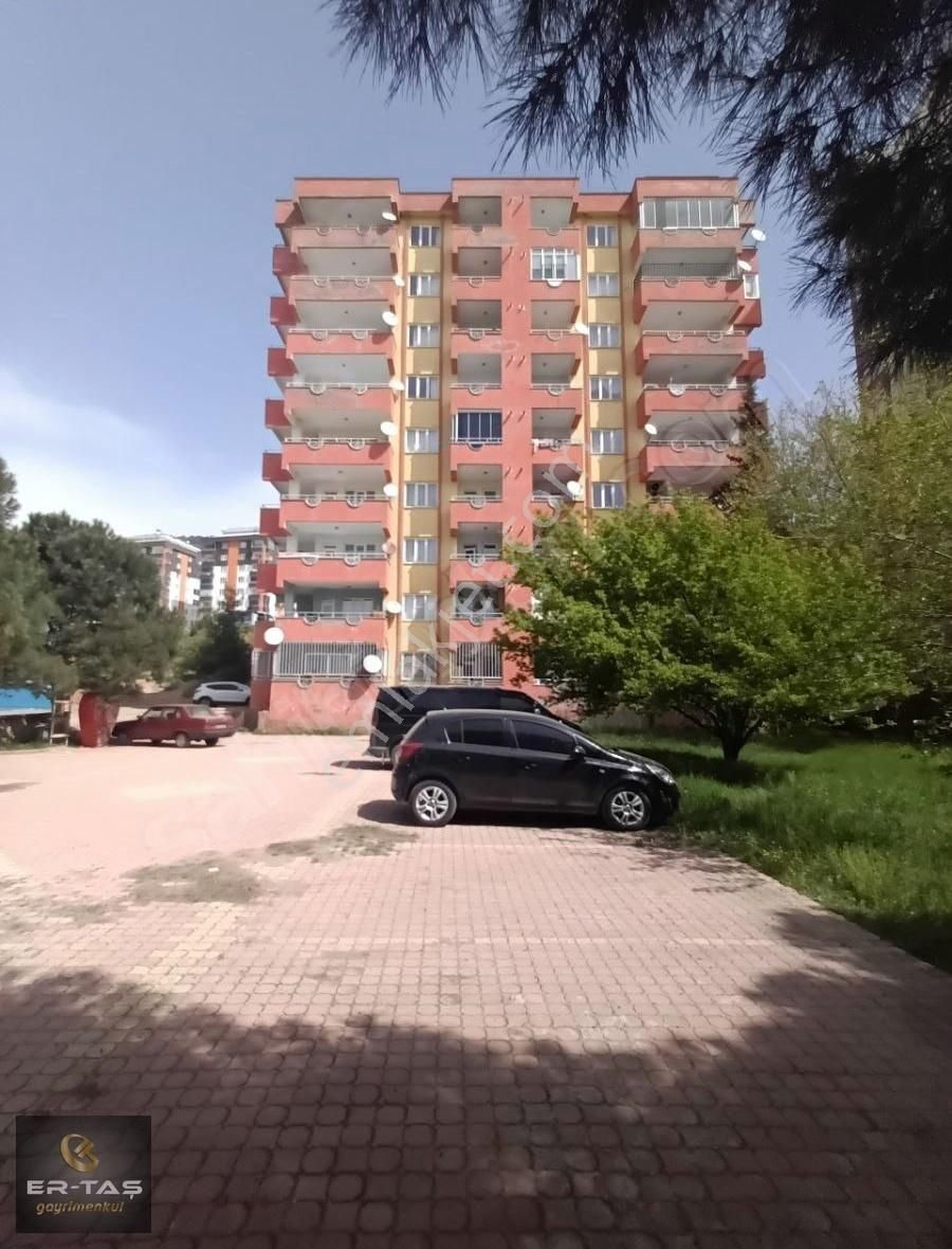 Er-taş'tan Yanık Petrol Anayol Üzeri Satılık 3+1 Geniş Daire
