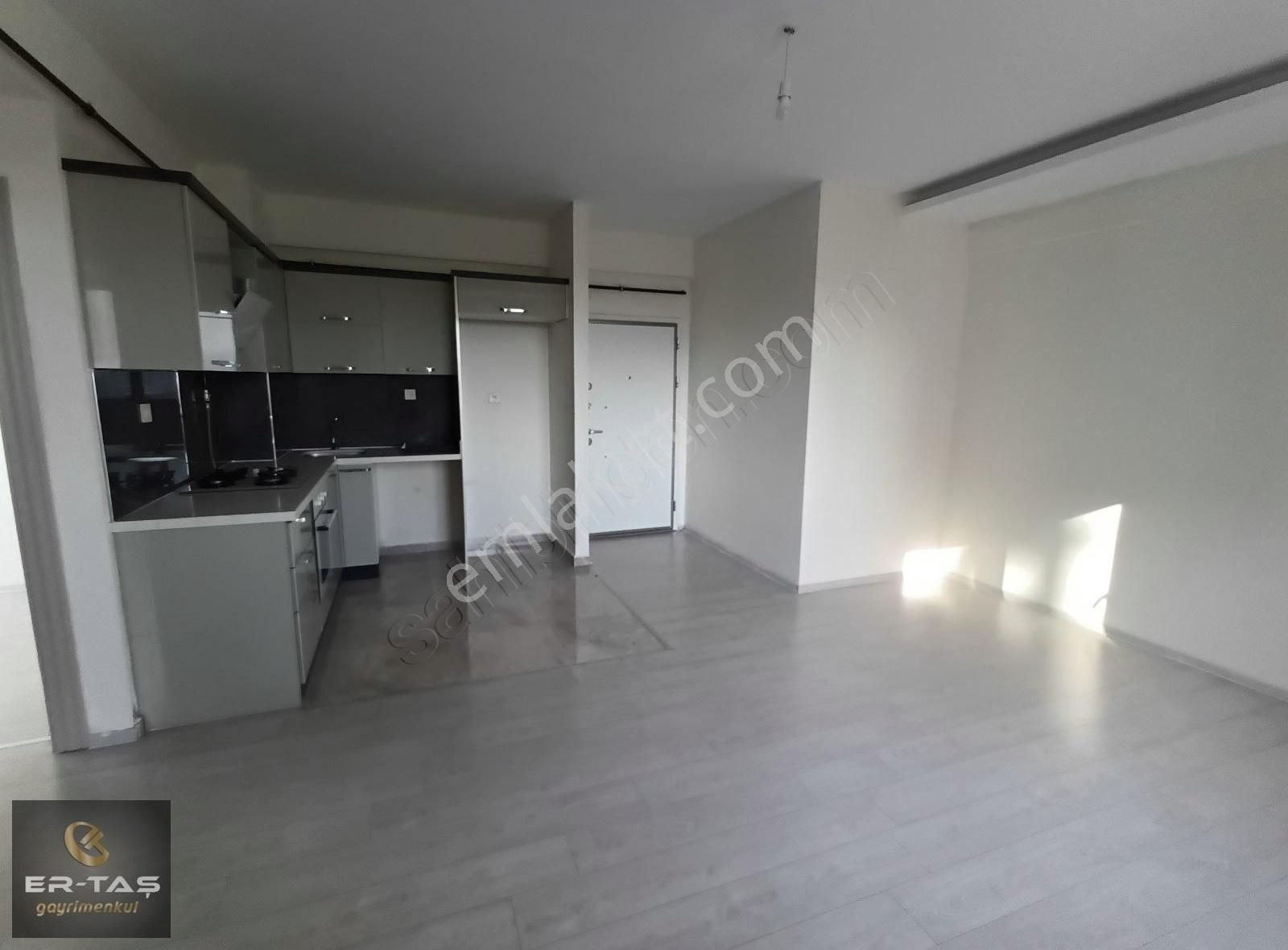 Er-taş'tan Üniveriste Civari Site İçi Kiralık 2+0 Daire