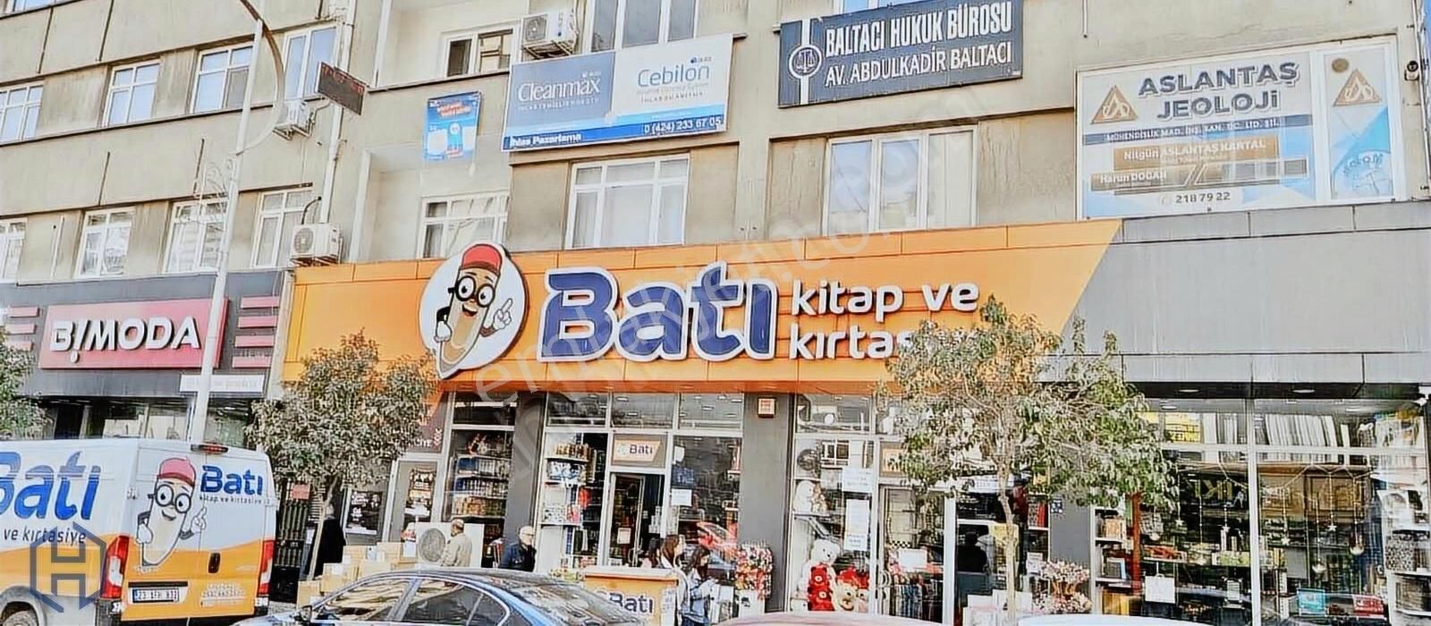 Harbert Gayrımenkul'den Vali Fahribey Caddesinde Kiralık Ofis