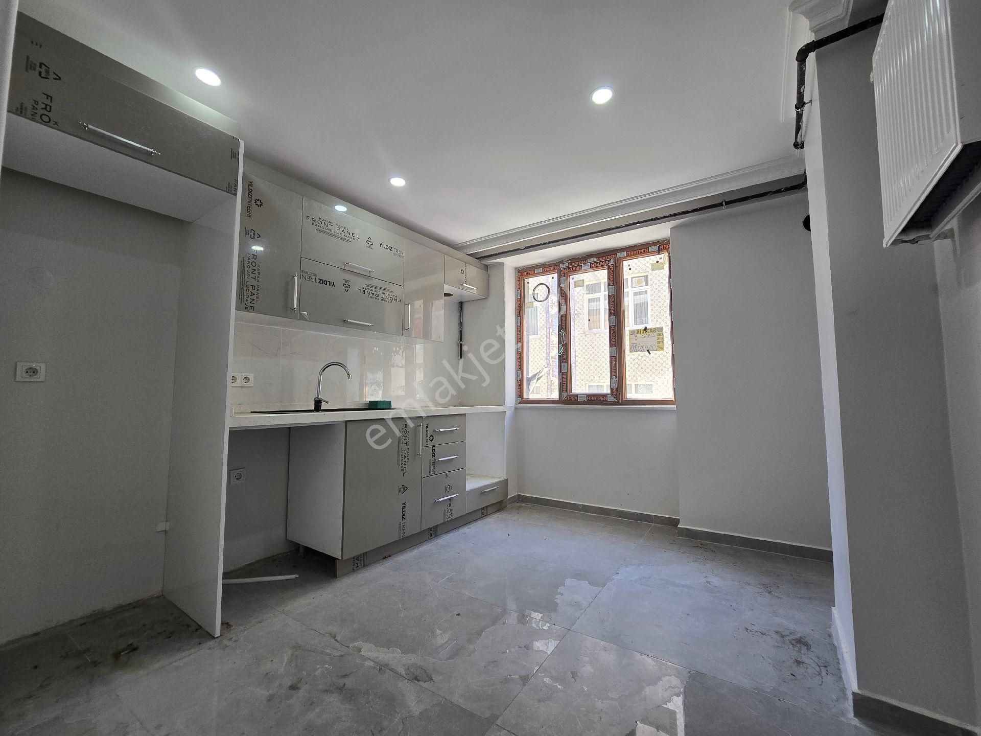 Pusula İnş.tan Cebeci Mah Cadeye Yakın 100m2 3kat Daire