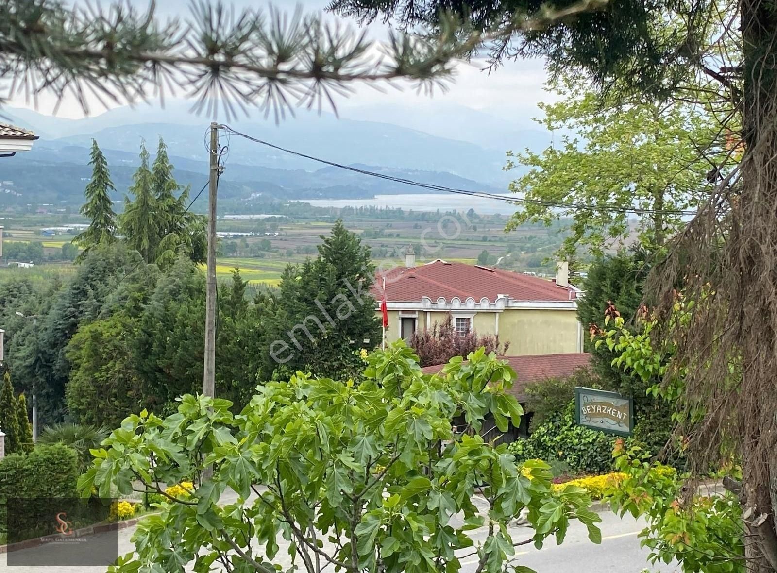 Beşköprü'de Göl Manzaralı, Ana Cad Üzerinde Konut İmarlı Arsa