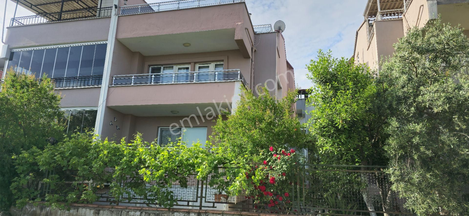 Cerrahtan Havuzlu Mini Bahçeli Açık Otoparklı Oyun Alanlı Önü Manzaralı Villa